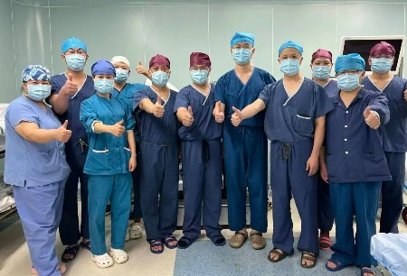 北京友谊医院成功完成首例图迈®单臂机器人辅助腹腔镜下右肾囊肿切除术